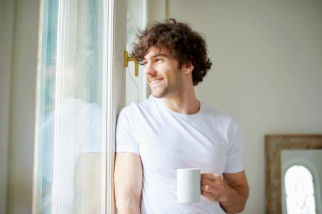 Aphrodisiakum für Männer in die Routine integrieren Mann integriert Aphrodisiaka in seine Routine