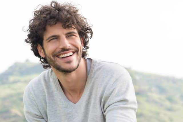 Homonhaushalt regulieren beim Mann Mann glücklich über regulierten Hormonhaushalt